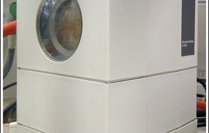 Test sprzętu laboratoryjnego: Pompa próżniowa V-700 Büchi
